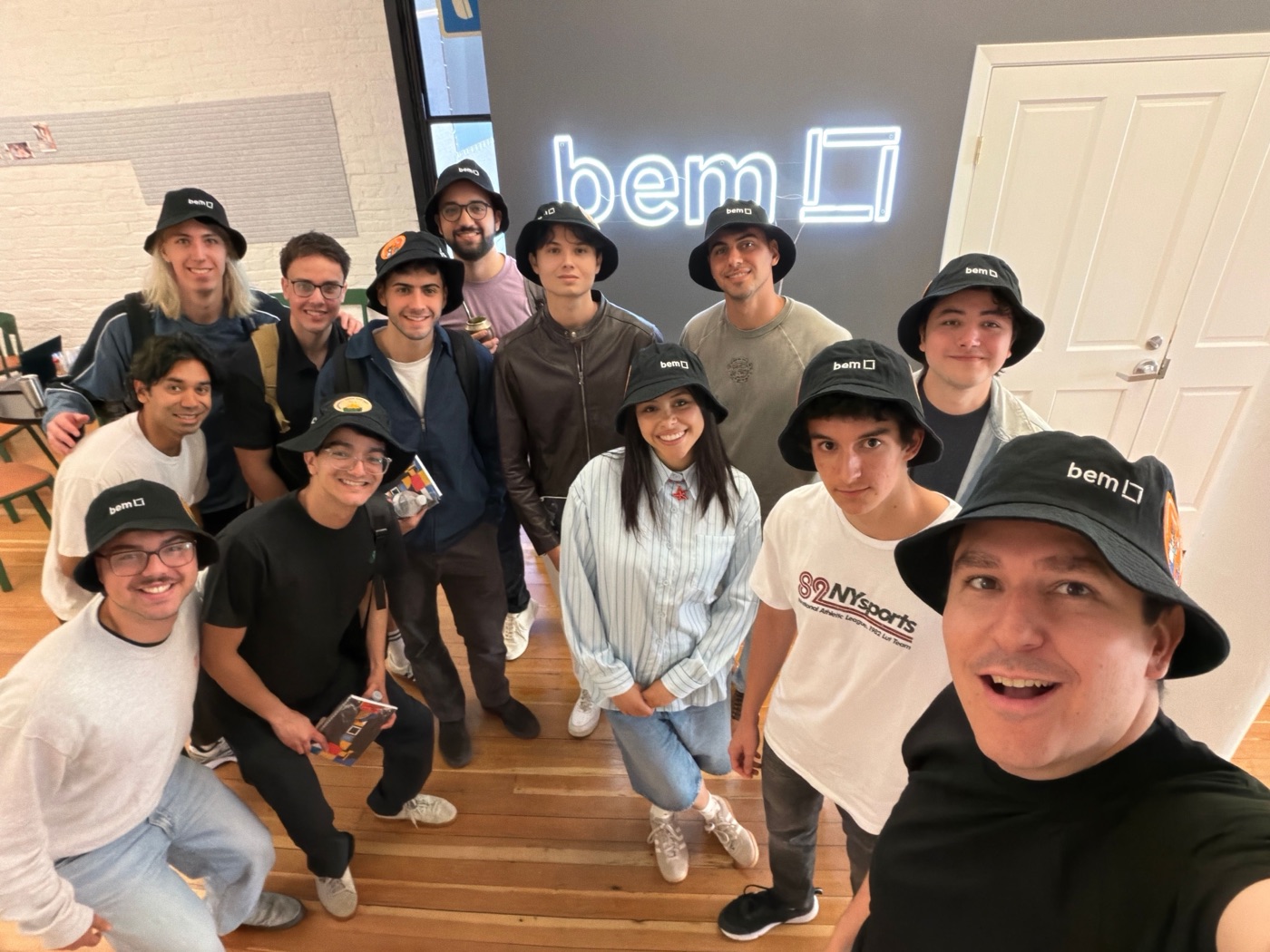 Puentes fellows visiting Antonio Bustamante and the bem team.